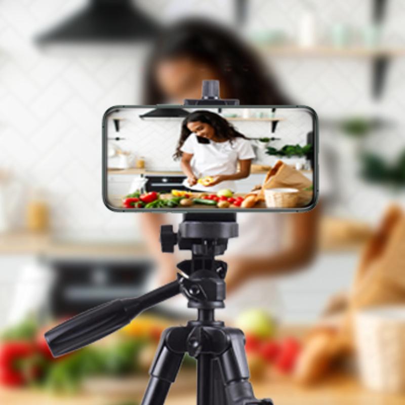 Rako Vlog Pro tripod.